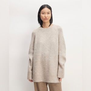 Everlane The Superfuzz Alpaca Crew Sweater in Light Oat— Women’s Large